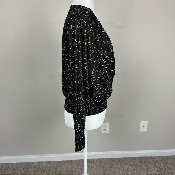 DEX V-NECK PLEATED LONG SLEEVE BLOUSE IN BLACK AND YELLOW PRINT SIZE SMALL - Picture 13 of 16